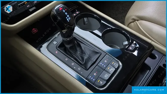 KIA CARNIVAL GASOLINE 9-SEATER HI-LIMOUSINE