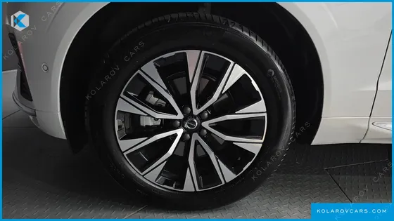 VOLVO XC60 B5 ULTIMATE BRIGHT
