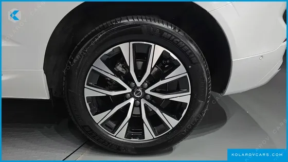 VOLVO XC60 B5 ULTIMATE BRIGHT