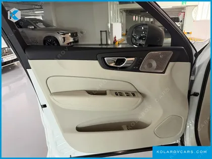 VOLVO XC60 B5 ULTRA BRIGHT