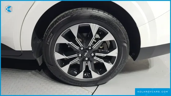 KIA CARNIVAL 9-SEATER PRESTIGE