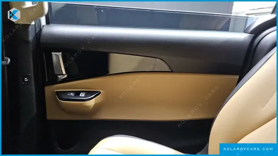 KIA CARNIVAL 9-SEATER PRESTIGE