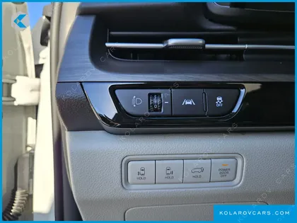 KIA CARNIVAL GASOLINE 7-SEATER SIGNATURE
