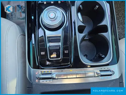 KIA CARNIVAL GASOLINE 7-SEATER SIGNATURE