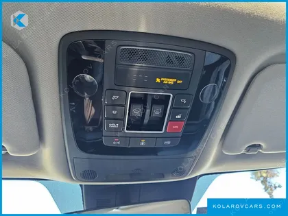 KIA CARNIVAL GASOLINE 7-SEATER SIGNATURE
