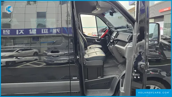 HYUNDAI SOLATI 16-SEATER