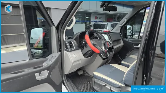HYUNDAI SOLATI 16-SEATER