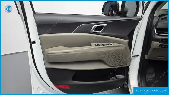 KIA CARNIVAL 9-SEATER NOBLESSE