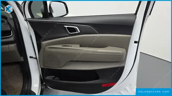 KIA CARNIVAL 9-SEATER NOBLESSE