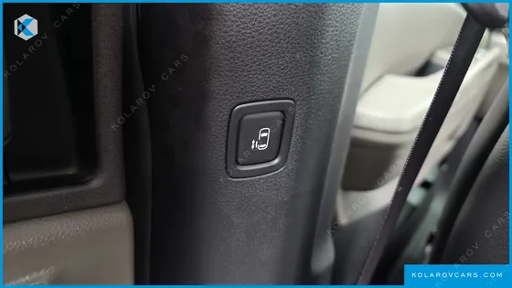 KIA CARNIVAL 9-SEATER NOBLESSE
