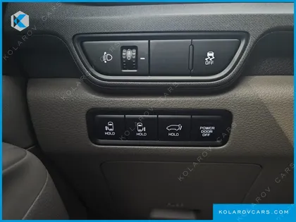 KIA CARNIVAL GASOLINE 9-SEATER NOBLESSE