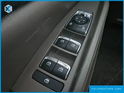 KIA CARNIVAL GASOLINE 9-SEATER NOBLESSE