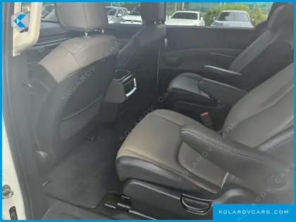 KIA CARNIVAL GASOLINE 9-SEATER NOBLESSE