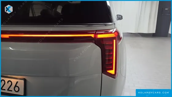 KIA CARNIVAL 9-SEATER SIGNATURE
