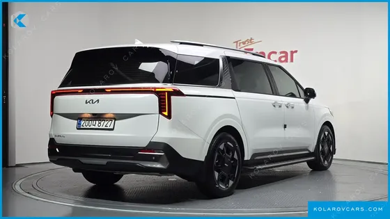 KIA CARNIVAL 7-SEATER OUTDOOR