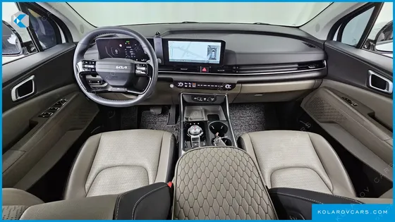 KIA CARNIVAL 7-SEATER OUTDOOR