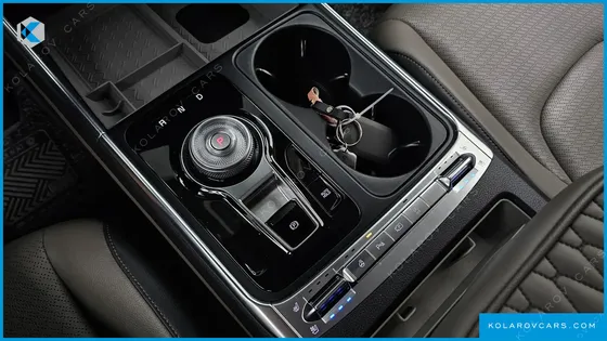 KIA CARNIVAL 7-SEATER OUTDOOR