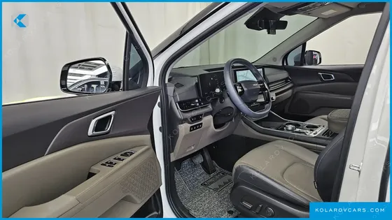 KIA CARNIVAL 7-SEATER OUTDOOR
