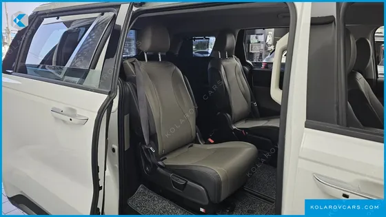 KIA CARNIVAL 7-SEATER OUTDOOR