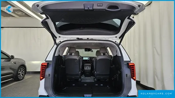 KIA CARNIVAL 7-SEATER OUTDOOR