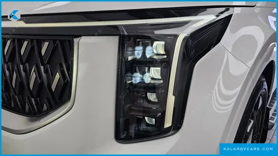 KIA CARNIVAL 7-SEATER OUTDOOR