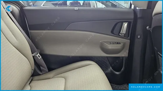 KIA CARNIVAL 7-SEATER OUTDOOR