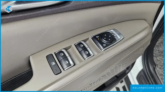 KIA CARNIVAL 7-SEATER OUTDOOR