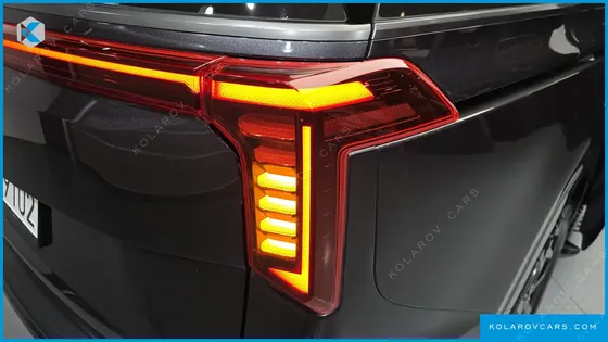 KIA CARNIVAL GASOLINE 9-SEATER GRAVITY