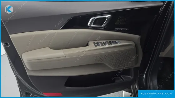 KIA CARNIVAL GASOLINE 9-SEATER GRAVITY
