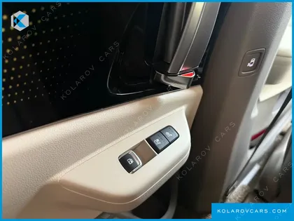 KIA CARNIVAL HEV 9-SEATER HI-LIMOUSINE