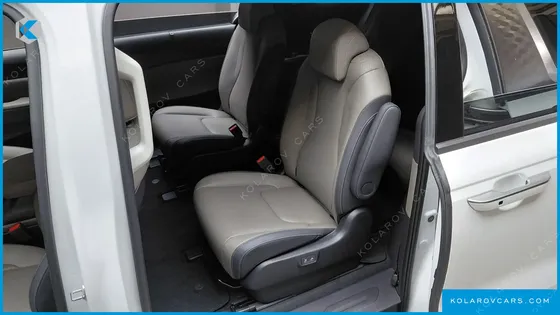 KIA CARNIVAL GASOLINE 9-SEATER NOBLESSE