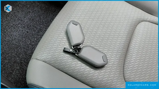 KIA CARNIVAL GASOLINE 9-SEATER NOBLESSE