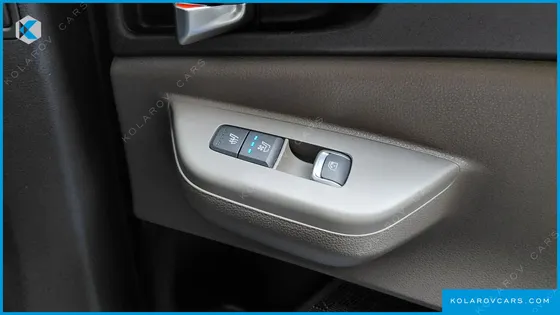 KIA CARNIVAL GASOLINE 9-SEATER NOBLESSE