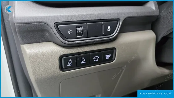 KIA CARNIVAL 9-SEATER PRESTIGE