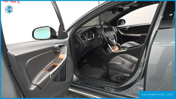 VOLVO V60 D4
