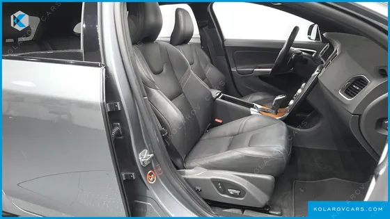 VOLVO V60 D4