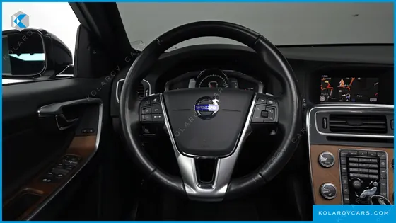 VOLVO V60 D4