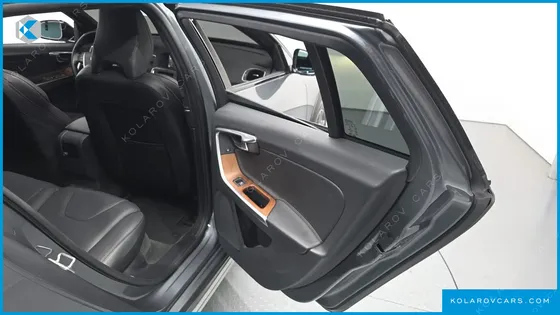 VOLVO V60 D4
