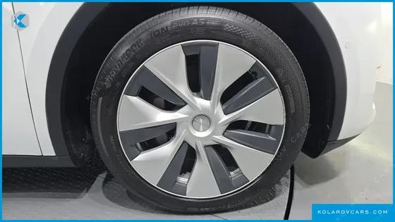 TESLA MODEL Y LONG RANGE AWD