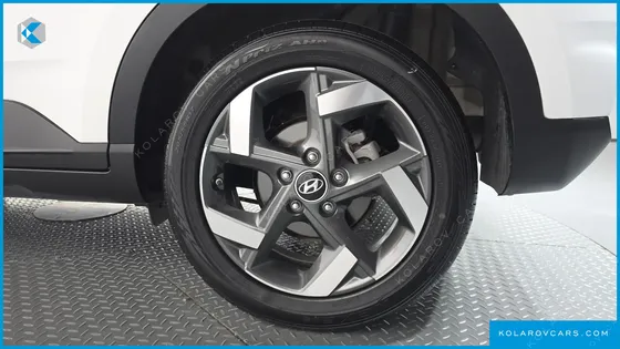 HYUNDAI VENUE 1,6 PREMIUM