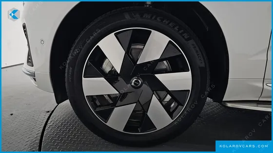 VOLVO XC60 T8 ULTRA BRIGHT