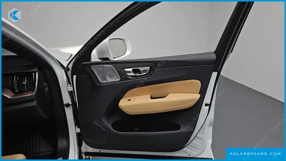 VOLVO XC60 T8 ULTRA BRIGHT
