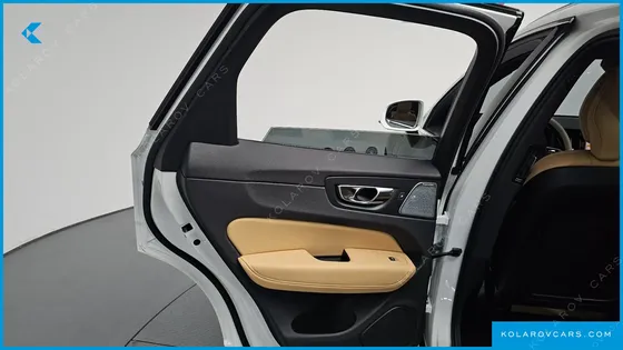 VOLVO XC60 T8 ULTRA BRIGHT