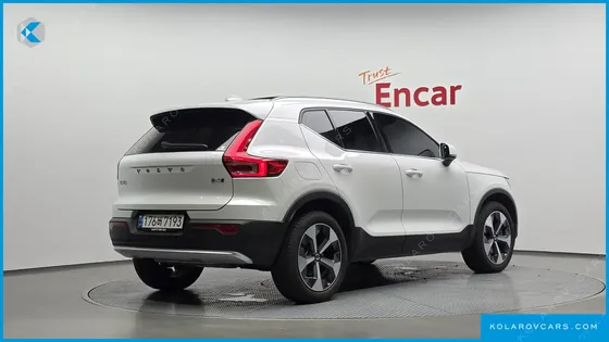 VOLVO XC40 B4 ULTIMATE BRIGHT