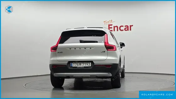 VOLVO XC40 B4 ULTIMATE BRIGHT