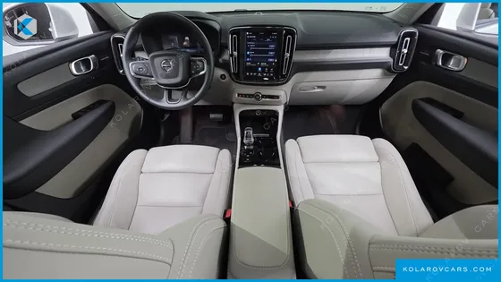 VOLVO XC40 B4 ULTIMATE BRIGHT