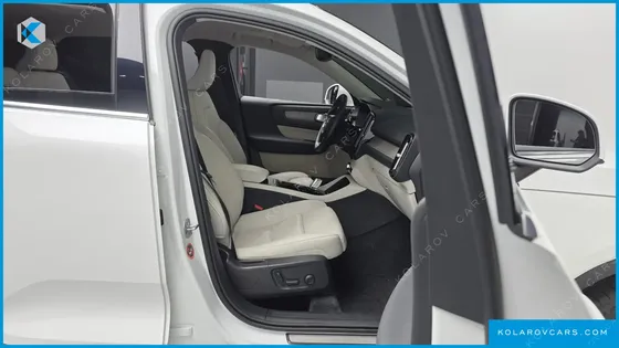 VOLVO XC40 B4 ULTIMATE BRIGHT