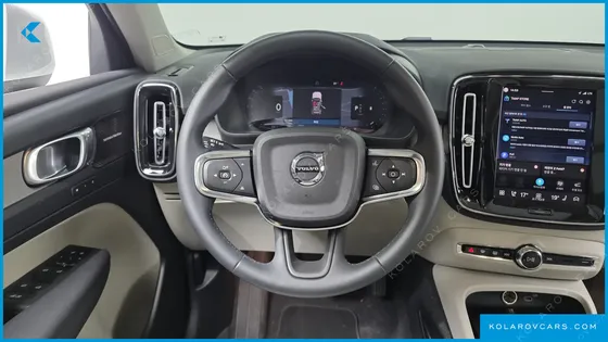VOLVO XC40 B4 ULTIMATE BRIGHT