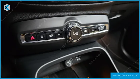 VOLVO XC40 B4 INSCRIPTION