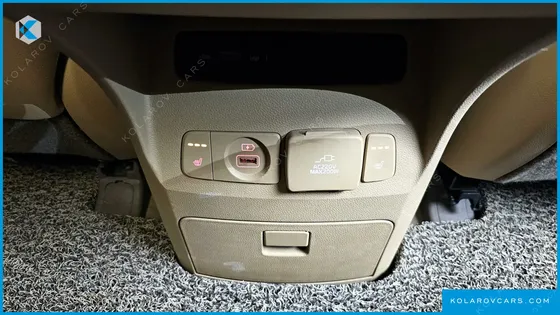 KIA CARNIVAL 9-SEATER HI-LIMOUSINE